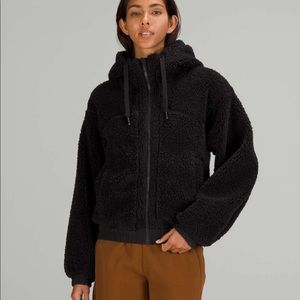 Lululemon Reversible black fleece jacket size 4 EUC sherpa scuba